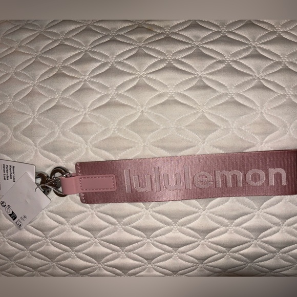 Lemon Accessories - Lululemon Never lost Keychain
